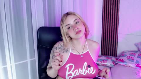 Snapshot of paris_bby_ chatting on 1, 2, 2025 Lizz online Monday to Saturday from 9pm to 5am Colombia time online show from 1, 2, 2025