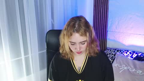 Snapshot of paris_bby_ chatting on 12, 2, 2025 Lizz online Monday to Saturday from 9pm to 5am Colombia time online show from 12, 2, 2025
