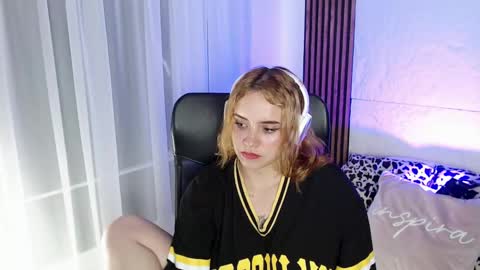 Snapshot of paris_bby_ chatting on 12, 2, 2025 Lizz online Monday to Saturday from 9pm to 5am Colombia time online show from 12, 2, 2025