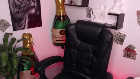 Paris D angelo online show from 6, 1, 2025