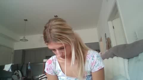 parisbaby2000 online show from 18, 9, 2025