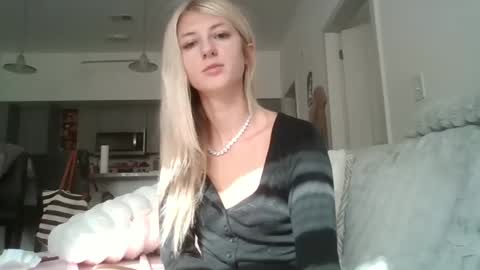 parisbaby2000 online show from 2, 10, 2025