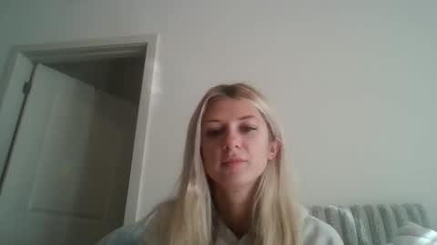 parisbaby2000 online show from 4, 11, 2025