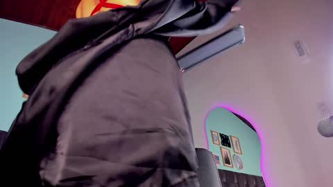 Snapshot of parisfox_ chatting on 15, 1, 2025 PARIS online show from 15, 1, 2025