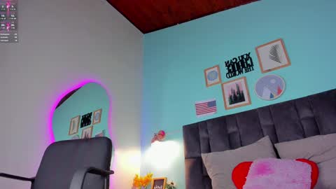 Snapshot of parisfox_ chatting on 16, 1, 2025 PARIS online show from 16, 1, 2025