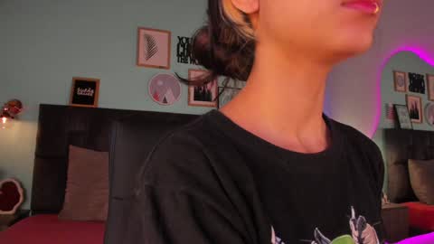 Snapshot of parisfox_ chatting on 30, 1, 2025 PARIS online show from 30, 1, 2025