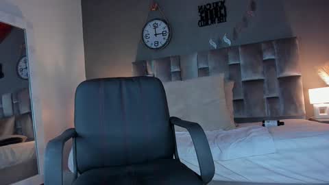 Snapshot of parisfox_ chatting on 5, 2, 2025 PARIS online show from 5, 2, 2025