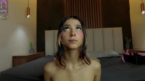 Snapshot of parisfox_ chatting on 19, 2, 2025 PARIS online show from 19, 2, 2025