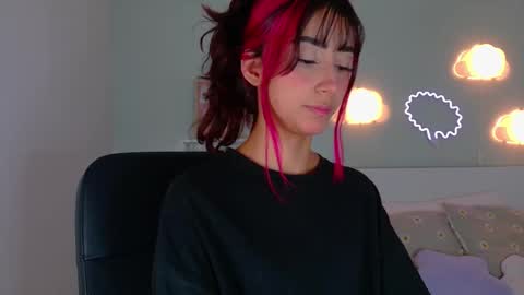 Snapshot of parisfox_ chatting on 4, 10, 2025 PARIS online show from 4, 10, 2025