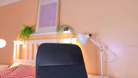 Snapshot of parisfox_ chatting on 27, 10, 2025 PARIS online show from 27, 10, 2025