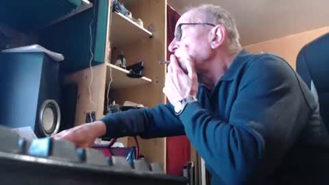 pascal88881 online show from 3, 11, 2025