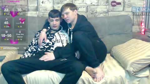 Max tall dark-haired guy with tattoos and Phil blond-haired online show from 2, 5, 2026
