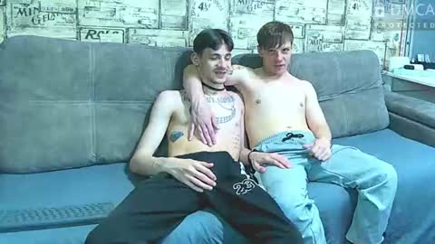 Max tall dark-haired guy with tattoos and Phil blond-haired online show from 19, 6, 2026