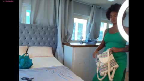 Patricia Rossi online show from 25, 3, 2026