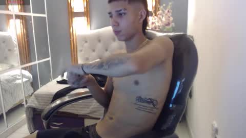 Snapshot of paul_ponce chatting on 19, 12, 2025 PAUL online show from 19, 12, 2025