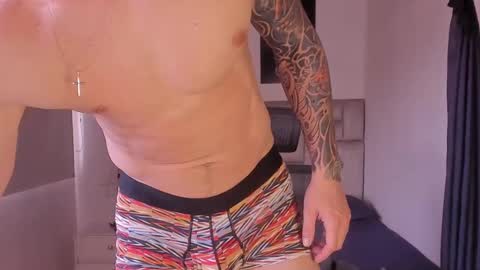 Snapshot of paul_roger chatting on 4, 11, 2025 PAUL ROGER online show from 4, 11, 2025