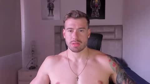 Snapshot of paul_roger chatting on 8, 11, 2025 PAUL ROGER online show from 8, 11, 2025