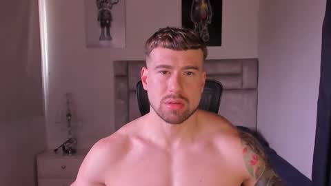 Snapshot of paul_roger chatting on 19, 12, 2025 PAUL ROGER online show from 19, 12, 2025