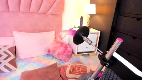 Snapshot of paula__evans chatting on 8, 3, 2026 Paula online show from 8, 3, 2026