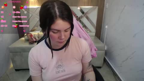 Snapshot of paula_b_ chatting on 3, 10, 2025 Paula online show from 3, 10, 2025