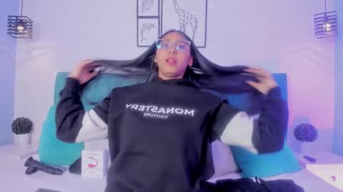 Snapshot of paulacastilla chatting on 5, 11, 2025 Pau online show from 5, 11, 2025