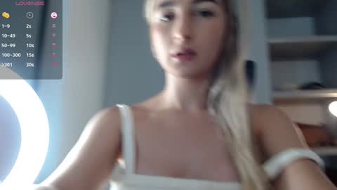 Snapshot of paulirose chatting on 4, 1, 2025 paulirose online show from 4, 1, 2025
