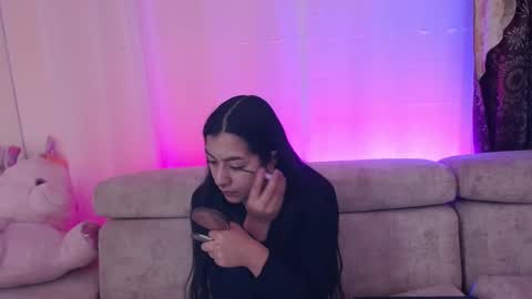 Paula online show from 4, 3, 2025