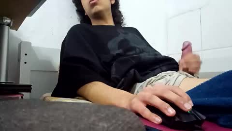 Snapshot of paumedio_tropa chatting on 10, 10, 2025 paumedio_tropa online show from 10, 10, 2025