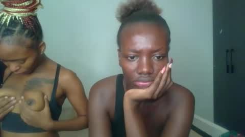 Snapshot of peach_ebonny chatting on 21, 4, 2026 peach_ebonny online show from 21, 4, 2026