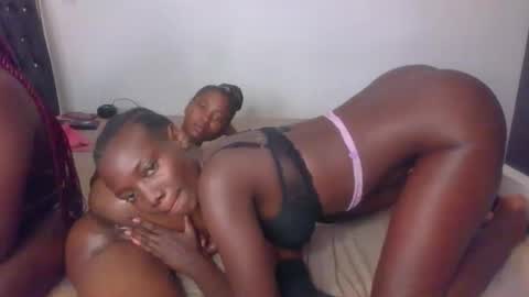 Snapshot of peach_ebonny chatting on 24, 4, 2026 peach_ebonny online show from 24, 4, 2026