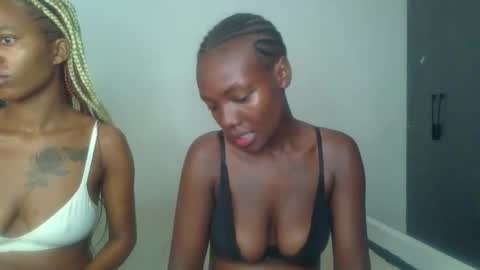Snapshot of peach_ebonny chatting on 30, 4, 2026 peach_ebonny online show from 30, 4, 2026