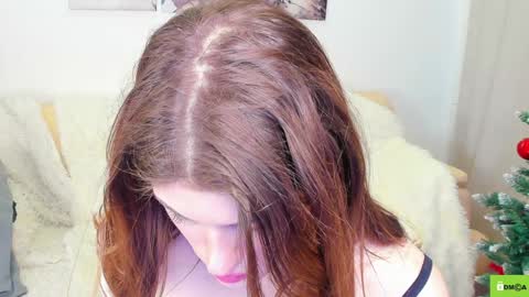 Snapshot of peach_mila chatting on 21, 12, 2024 your love online show from 21, 12, 2024