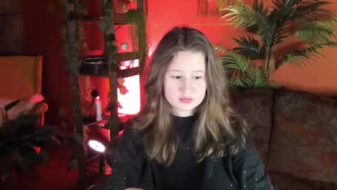 Snapshot of peach_mila chatting on 5, 10, 2025 your love online show from 5, 10, 2025