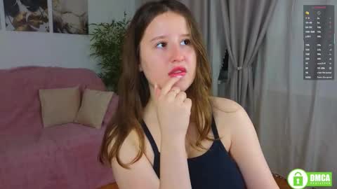 Snapshot of peach_mila chatting on 22, 10, 2025 your love online show from 22, 10, 2025