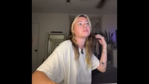 peachesncreampiezz online show from 5, 7, 2026