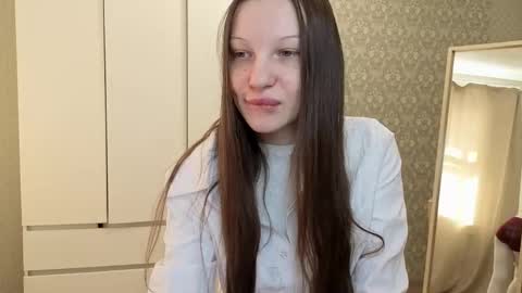 Snapshot of peachvelora chatting on 15, 4, 2026 Alice online show from 15, 4, 2026