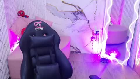 peachy_tay online show from 12, 5, 2026