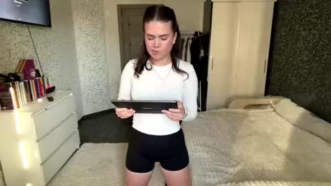 Snapshot of peachyvibee chatting on 23, 6, 2026 Viya online show from 23, 6, 2026