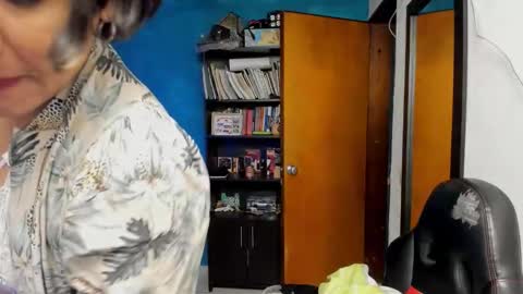 Tangerine Penaut online show from 8, 10, 2025