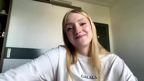 Snapshot of pearlinesilfies chatting on 23, 5, 2026 Zlata online show from 23, 5, 2026