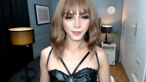 Snapshot of pearlmoore chatting on 8, 1, 2025 Pearl online show from 8, 1, 2025