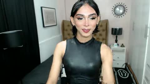 Snapshot of pearlmoore chatting on 2, 2, 2025 Pearl online show from 2, 2, 2025