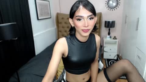 Snapshot of pearlmoore chatting on 2, 2, 2025 Pearl online show from 2, 2, 2025