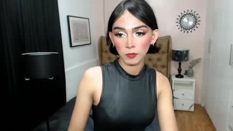 Snapshot of pearlmoore chatting on 8, 3, 2025 Pearl online show from 8, 3, 2025