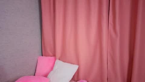 Snapshot of pearly_peach_ chatting on 25, 4, 2026 pearly_peach_ online show from 25, 4, 2026