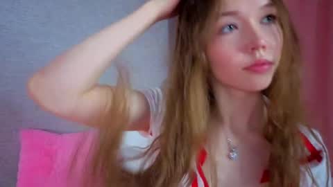 Snapshot of pearly_peach_ chatting on 9, 5, 2026 pearly_peach_ online show from 9, 5, 2026