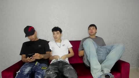 Snapshot of pelusos_mens chatting on 13, 12, 2024 CAIN-19  ALLEN-18 RONALD-18 AUSTIN-18 MOD DANTE online show from 13, 12, 2024