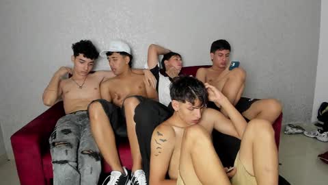 Snapshot of pelusos_mens chatting on 15, 12, 2024 CAIN-19  ALLEN-18 RONALD-18 AUSTIN-18 MOD DANTE online show from 15, 12, 2024