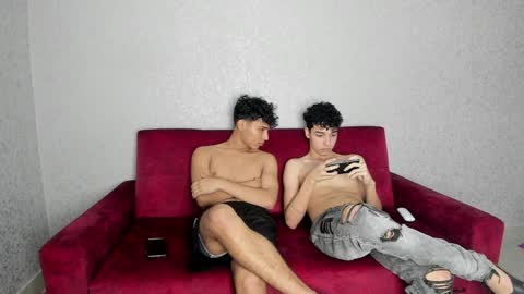 Snapshot of pelusos_mens chatting on 22, 12, 2024 CAIN-19  ALLEN-18 RONALD-18 AUSTIN-18 MOD DANTE online show from 22, 12, 2024