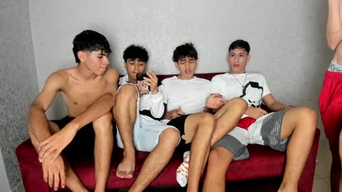 Snapshot of pelusos_mens chatting on 14, 1, 2025 CAIN-19  ALLEN-18 RONALD-18 AUSTIN-18 MOD DANTE online show from 14, 1, 2025